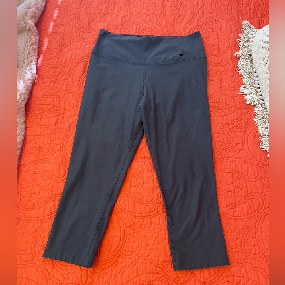 Charcoal gray Nike drifit leggings